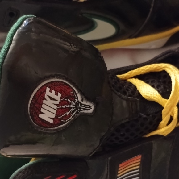 Nike - Picture 3 of 6